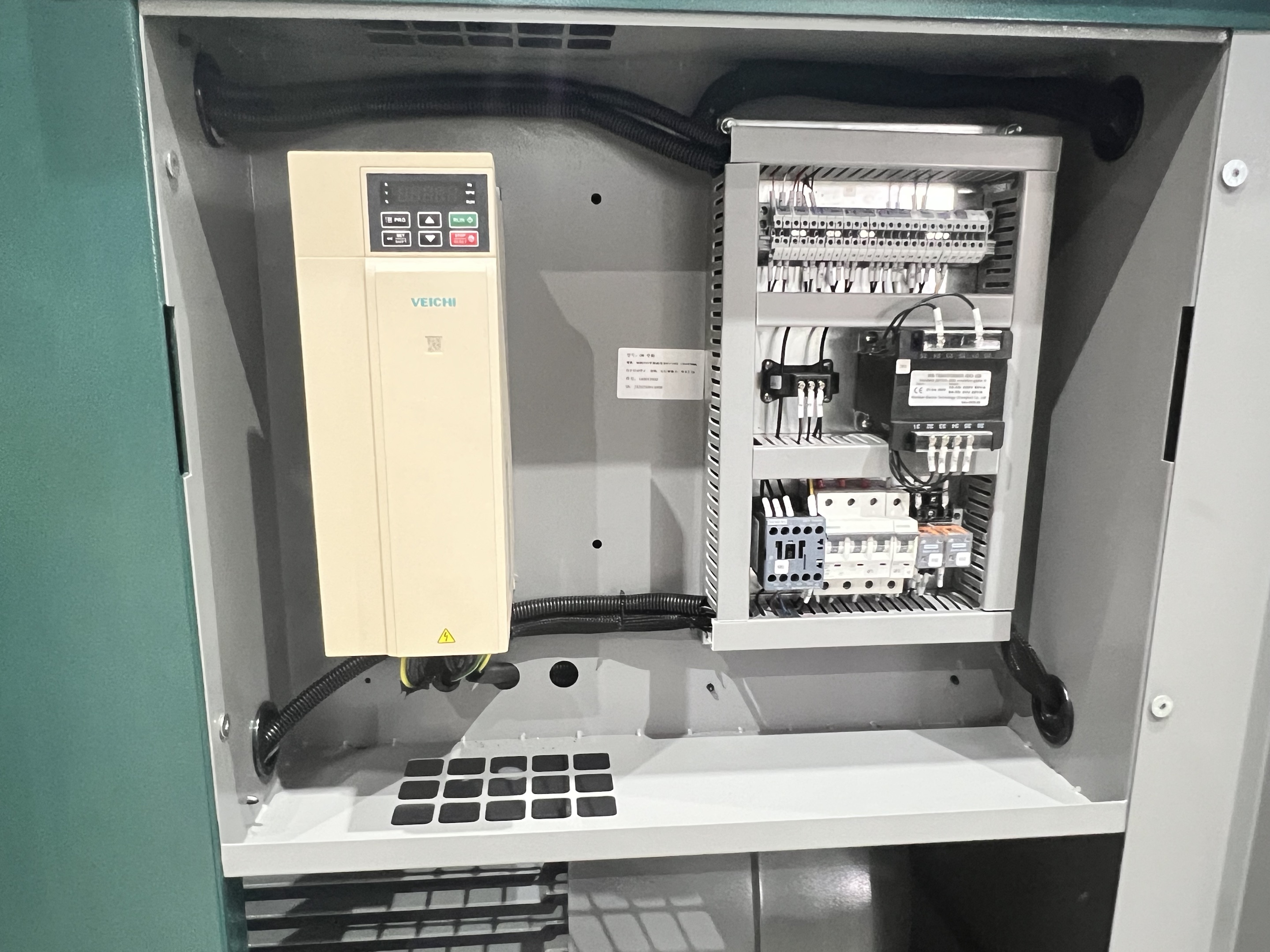 DREAM oil injected two stage VSD screw compressor