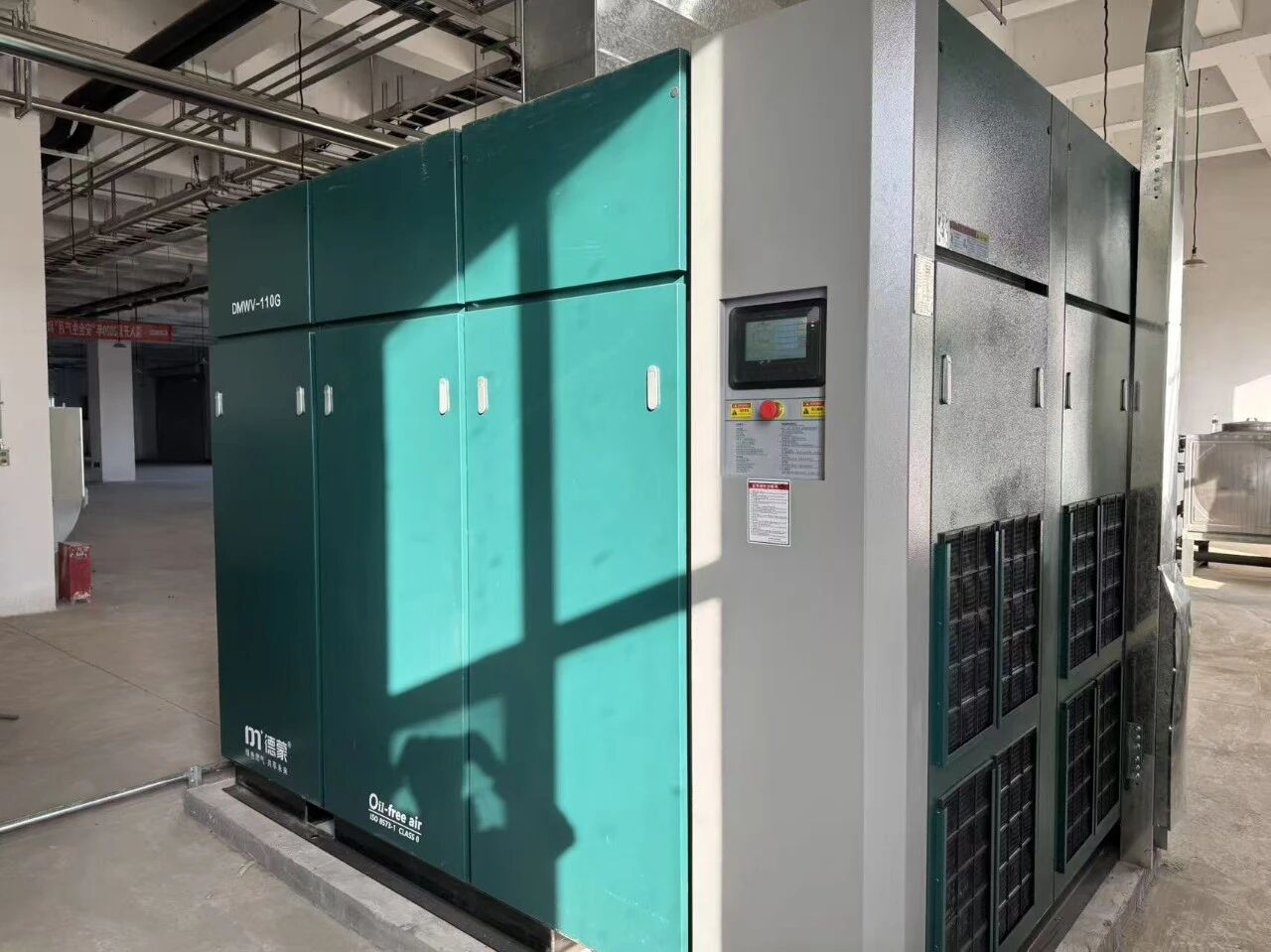 dream-dry-oil-free-screw-air-compressor-for-semiconductor-manufacturing
